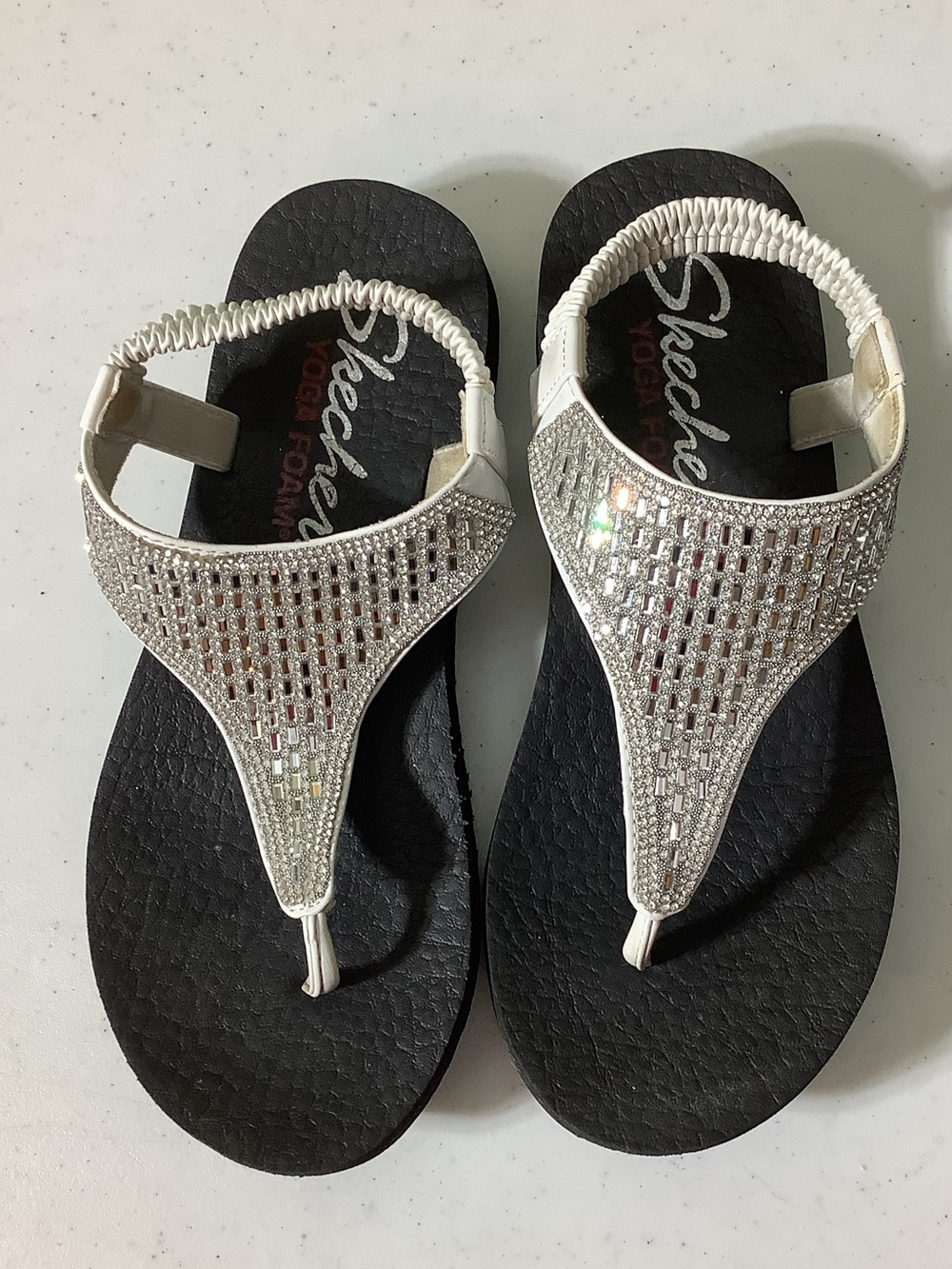 Skechers Meditation Luxe bone with silver accents thong sandals, size  7